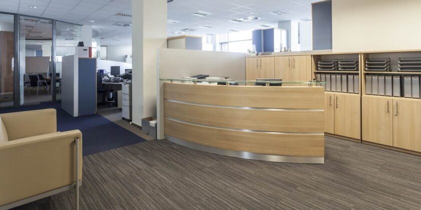 Mobilier de receptie la comanda