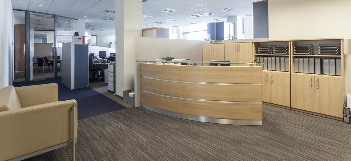 Mobilier de receptie la comanda